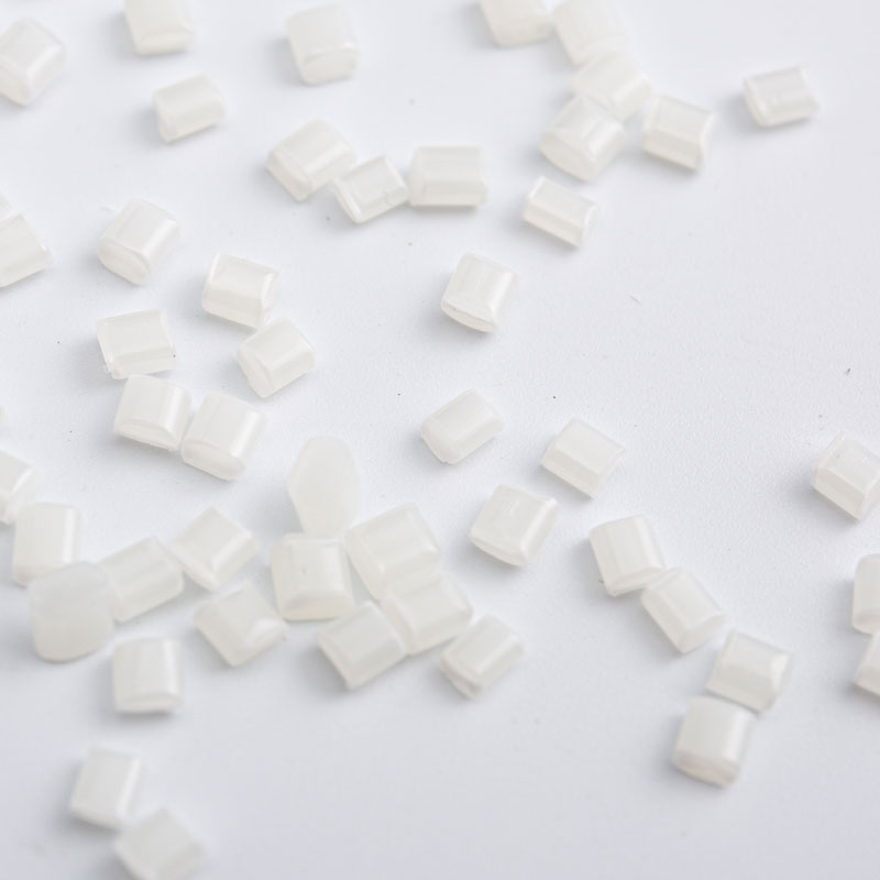 Pellet di plastica PA66 ignifugo a bassa densità di fumi, senza alogeni Pellet di plastica PA66 ignifugo a bassa densità di fumi, senza alogeni